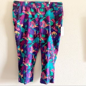 Soft Surroundings Vibrant Floral Stretch Pull On Capri